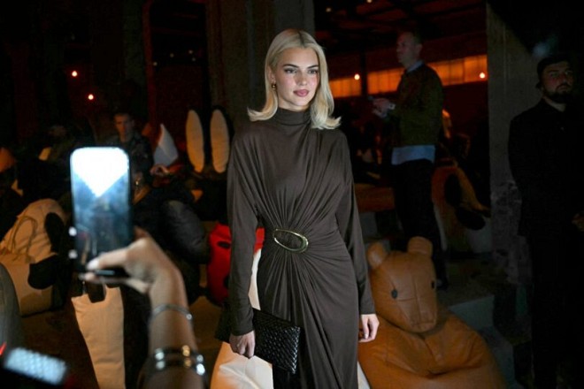 Kendall Jenner Goes Blonde at Bottega Veneta: Pure Beauty at Milan Fashion Week!