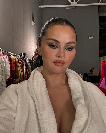 Selena Gomez Sizzles: Cleavage Tease in Sensual White Robe