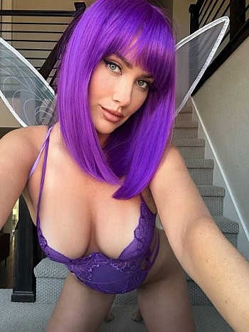 Paige Spiranac’s Huge Boobs and Bare Ass Shine in Skimpy Halloween Look!