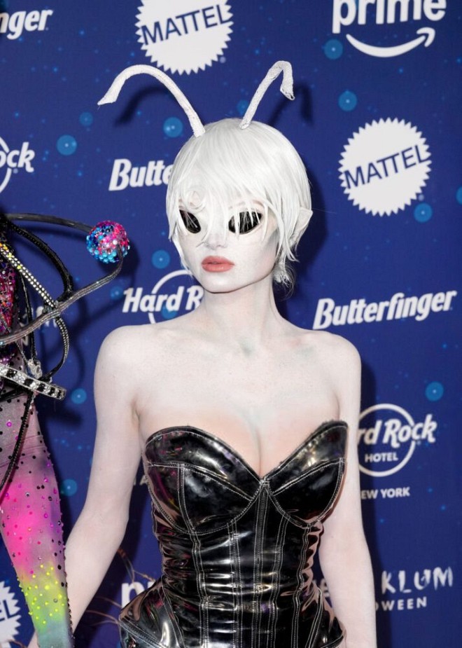 Leni Klum Flaunts Alien Look and Bold Cleavage at NYC Halloween Bash