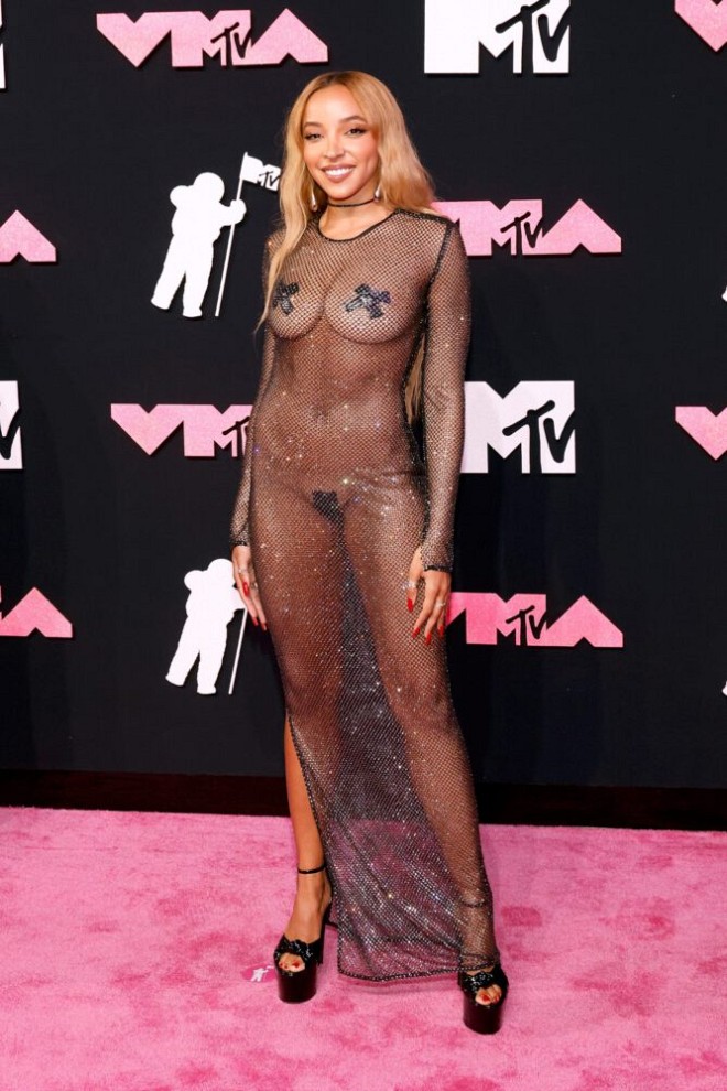 Tinashe’s Scandalous See-Through Dress: Naked Body on Full Display at MTV Awards