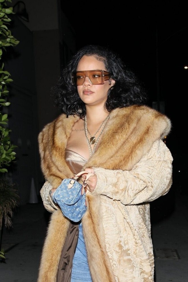 Rihanna Stuns in a Daring Cleavage-Baring Bustier at Giorgio Baldi – All Eyes on Her Sexy Look!