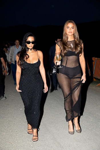 Kim Kardashian Flaunts Her Curvy Body and Stunning Cleavage at Andrea Bocelli Concert!